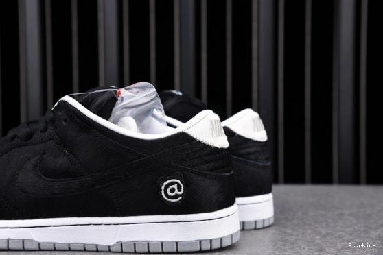Toy (2020) Low Dunk Nike Medicom CZ5127-001 SB 0824